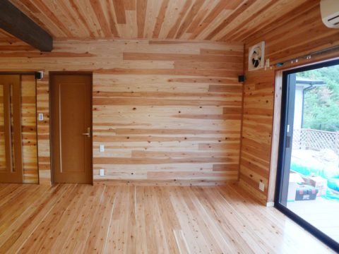 国産杉（赤・白） 羽目板 通常品 （ＵＶ塗装、12ｘ132ｘ3950ｍｍ） 三重県　個人住宅　施工写真